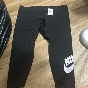 Women’s Nike leggings
